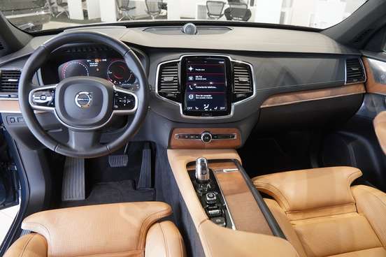 VOLVO-XC90-2019