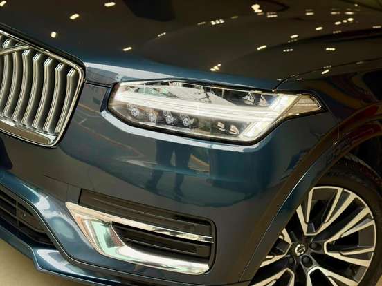 VOLVO-XC90-2021