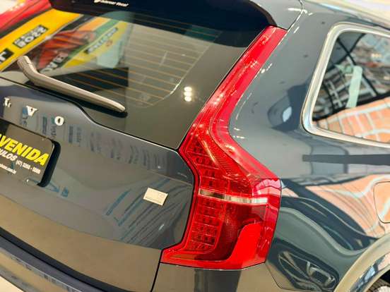 VOLVO-XC90-2021