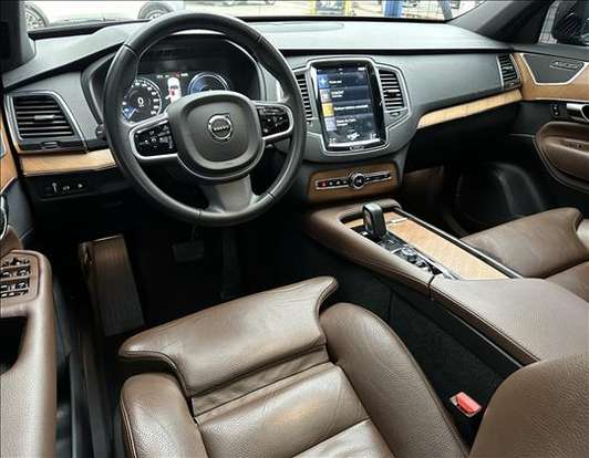 VOLVO-XC90-2021