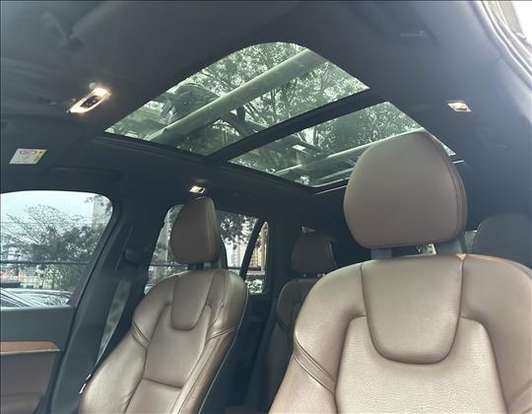VOLVO-XC90-2021
