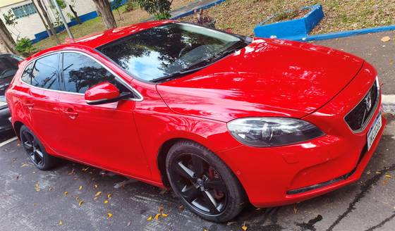 VOLVO V40 2.0 T4 DYNAMIC TURBO GASOLINA 4P AUTOMÁTICO