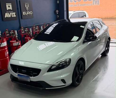 VOLVO-V40-2015