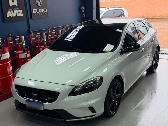 VOLVO-V40-2.0 T5 R DESIGN TURBO GASOLINA 4P AUTOMÁTICO VOLVO-V40-2015