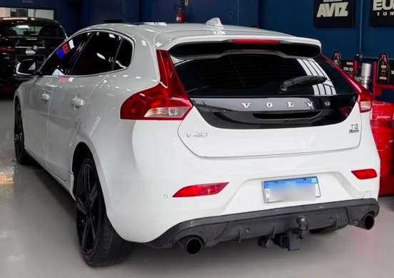 VOLVO-V40-2.0 T5 R DESIGN TURBO GASOLINA 4P AUTOMÁTICO VOLVO-V40-2015