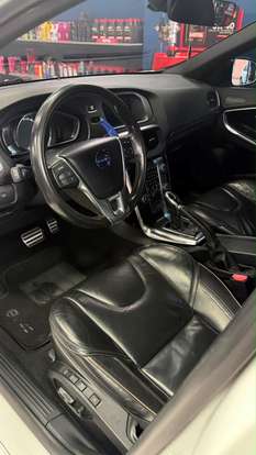 VOLVO-V40-2015