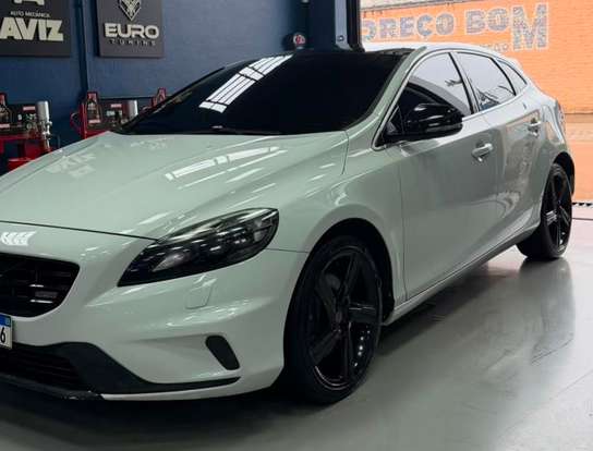 VOLVO-V40-2.0 T5 R DESIGN TURBO GASOLINA 4P AUTOMÁTICO VOLVO-V40-2015