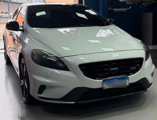 VOLVO-V40-2.0 T5 R DESIGN TURBO GASOLINA 4P AUTOMÁTICO VOLVO-V40-2015