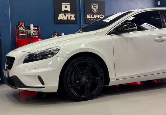 VOLVO-V40-2.0 T5 R DESIGN TURBO GASOLINA 4P AUTOMÁTICO VOLVO-V40-2015