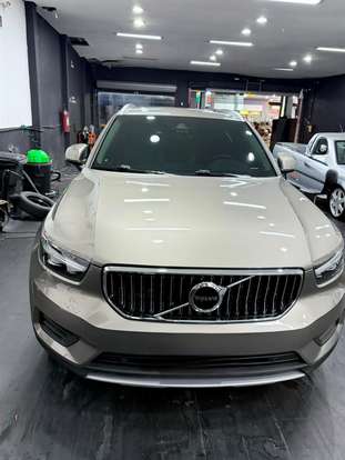 VOLVO-XC40-2021