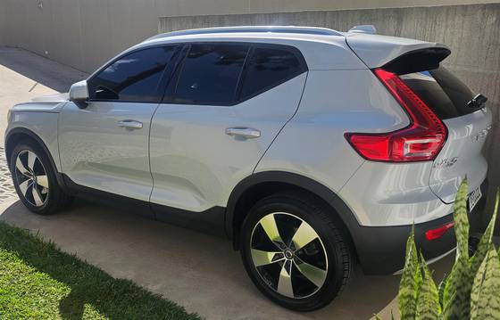 VOLVO XC40 2.0 T4 GASOLINA MOMENTUM GEARTRONIC