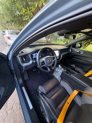 VOLVO-XC60-2023