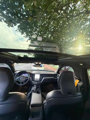 VOLVO-XC60-2023