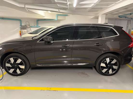 VOLVO-XC60-2023
