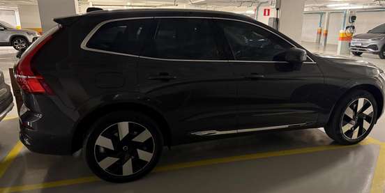 VOLVO-XC60-2023