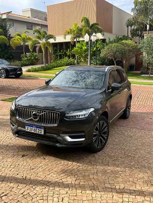 VOLVO-XC90-2021