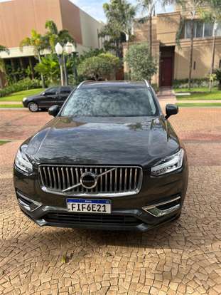 VOLVO-XC90-2021