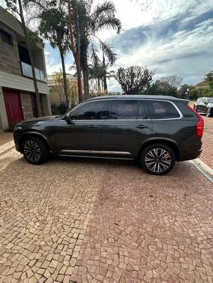 VOLVO-XC90-2021