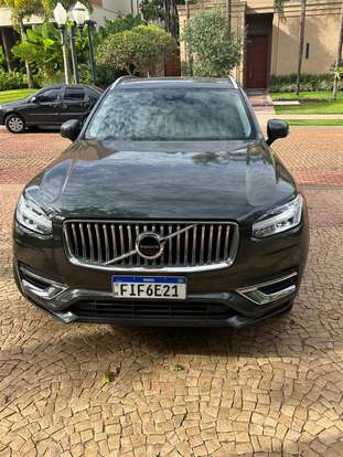 VOLVO-XC90-2021