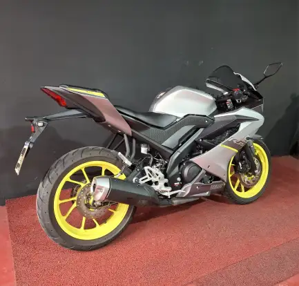 YAMAHA-YZF R15-2024