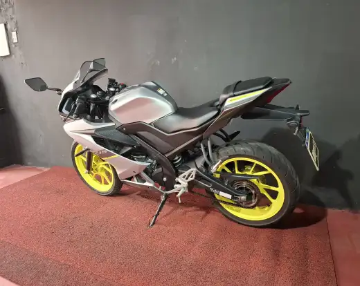 YAMAHA-YZF R15-2024