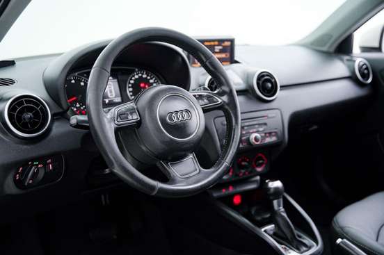 AUDI-A1-1.4 TFSI ATTRACTION 16V 122CV GASOLINA 2P AUTOMÁTICO AUDI-A1-2011