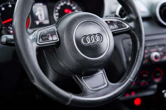 AUDI-A1-1.4 TFSI ATTRACTION 16V 122CV GASOLINA 2P AUTOMÁTICO AUDI-A1-2011