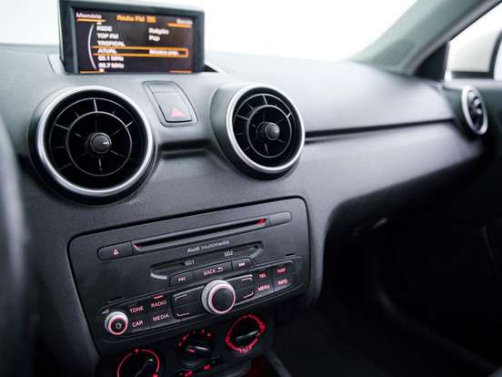 AUDI-A1-1.4 TFSI ATTRACTION 16V 122CV GASOLINA 2P AUTOMÁTICO AUDI-A1-2011