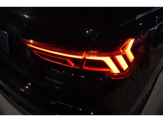 AUDI-Q3-2023
