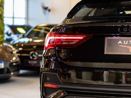 AUDI-Q3-2023
