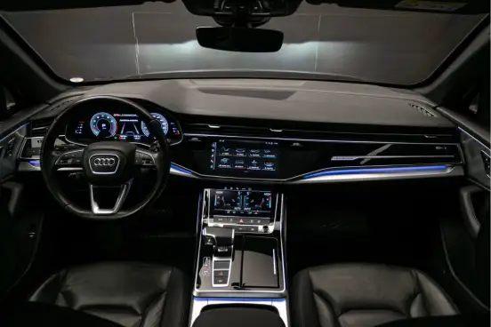 AUDI-Q7-2021
