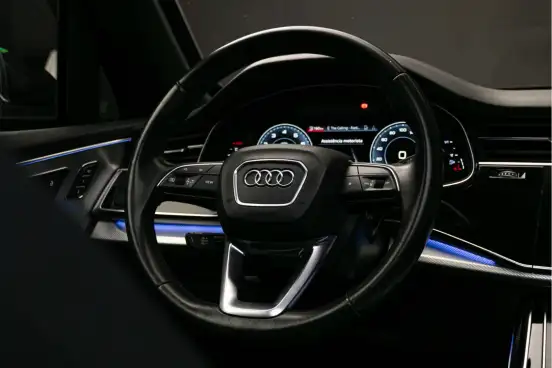 AUDI-Q7-2021