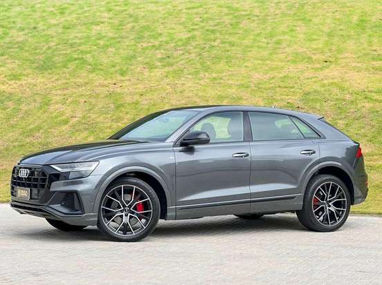 AUDI-Q8-2019
