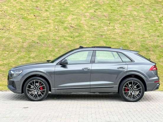 AUDI-Q8-2019