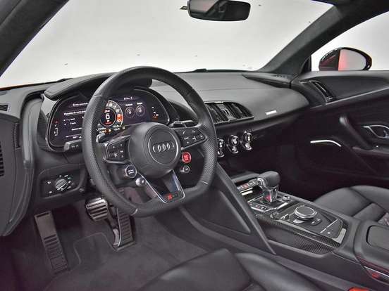 AUDI-R8-2017