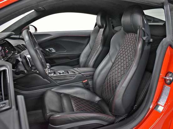 AUDI-R8-2017