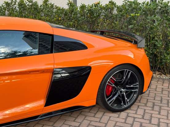 AUDI-R8-2021