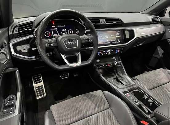 AUDI-Q3-2022