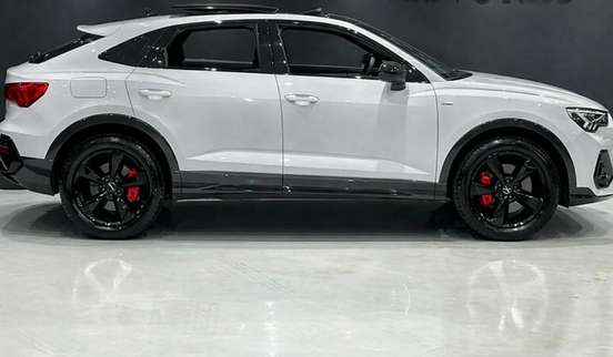 AUDI-Q3-2022