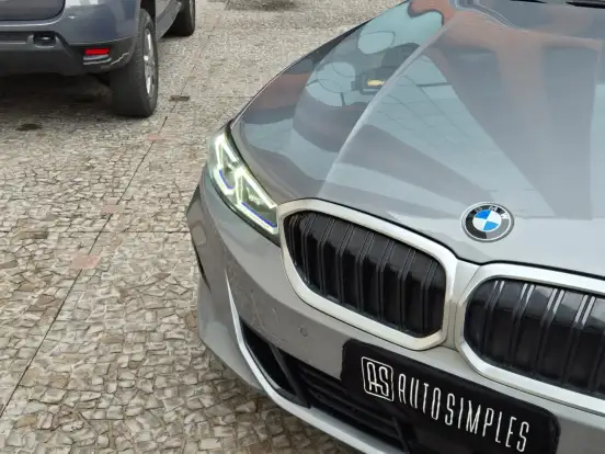 BMW-320i-2023