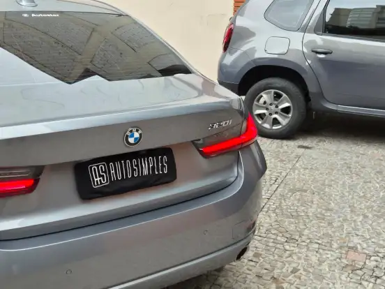 BMW-320i-2023