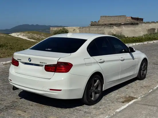 BMW-320i-2.0 GP 16V TURBO ACTIVE FLEX 4P AUTOMÁTICO BMW-320i-2014