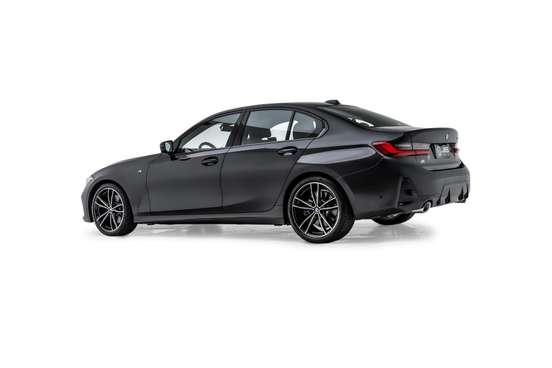 BMW-320i-2022