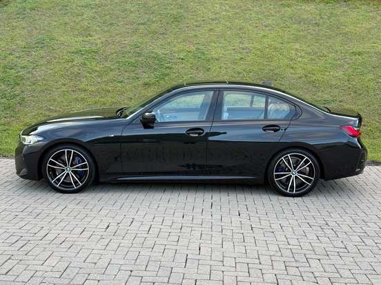 BMW-320i-2023