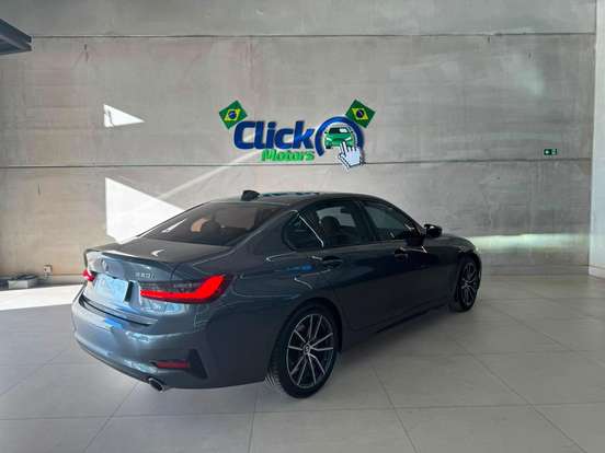 BMW-320i-2022