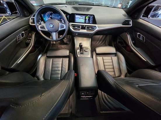 BMW-320i-2019