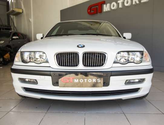BMW-325i-2000
