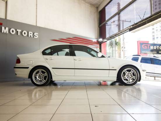 BMW-325i-2.5 SEDAN 24V GASOLINA 4P AUTOMÁTICO BMW-325i-2000