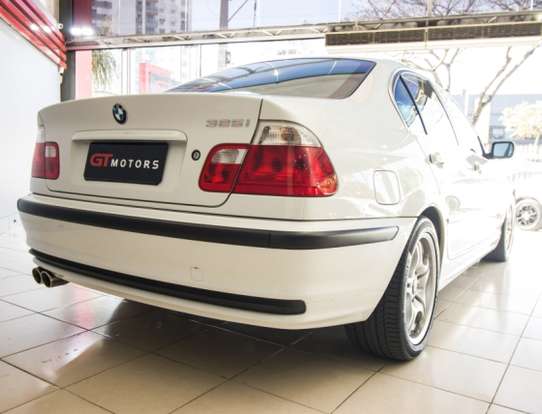 BMW-325i-2000