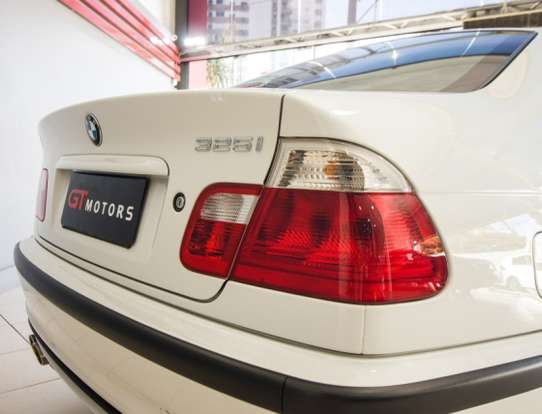 BMW-325i-2000